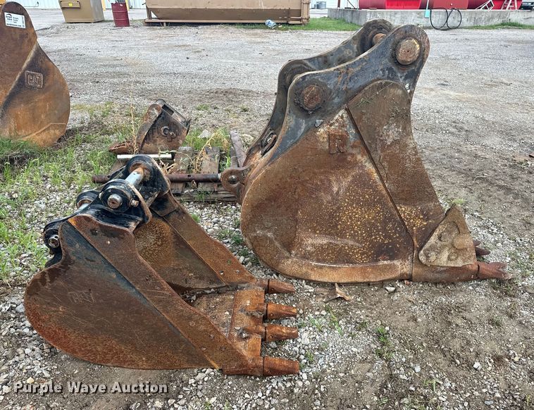 image for item DO7121 (2) excavator buckets