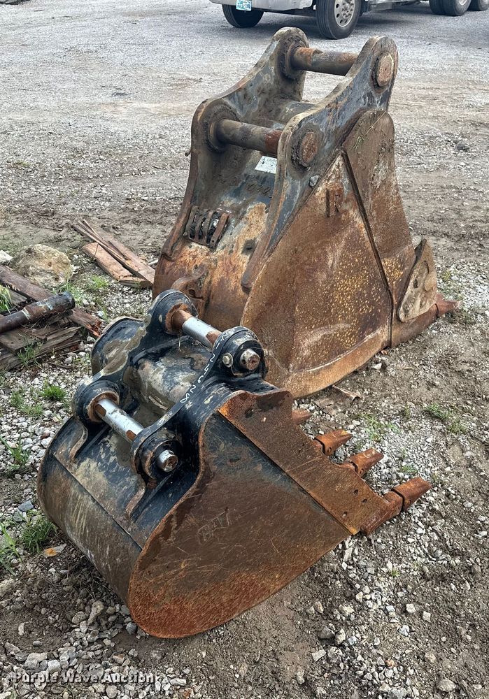 image for item DO7121 (2) excavator buckets