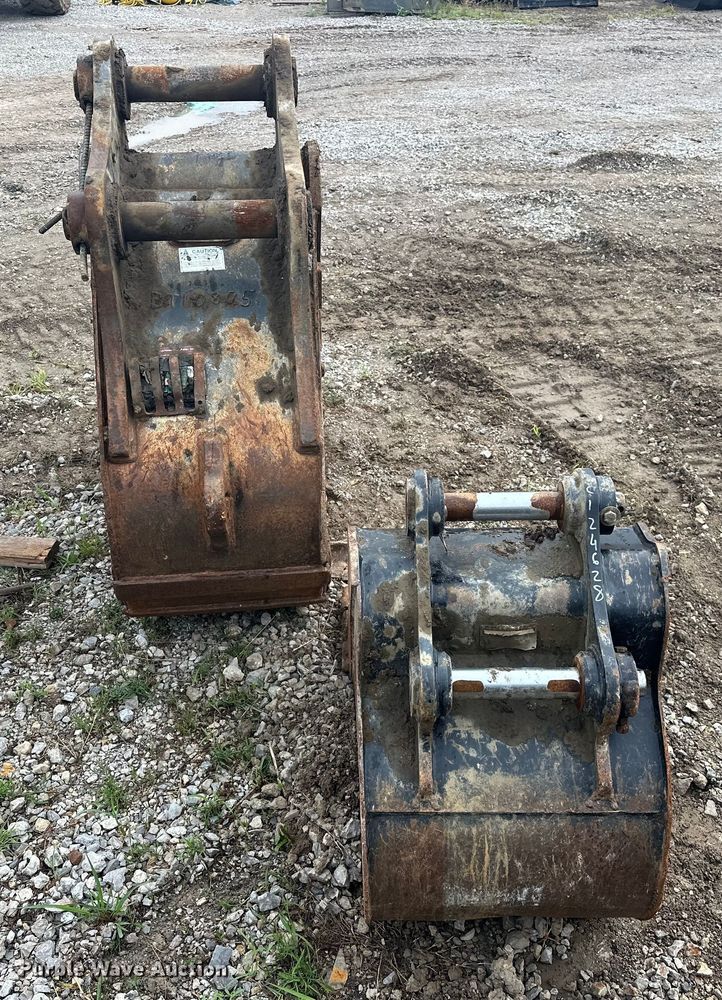 image for item DO7121 (2) excavator buckets