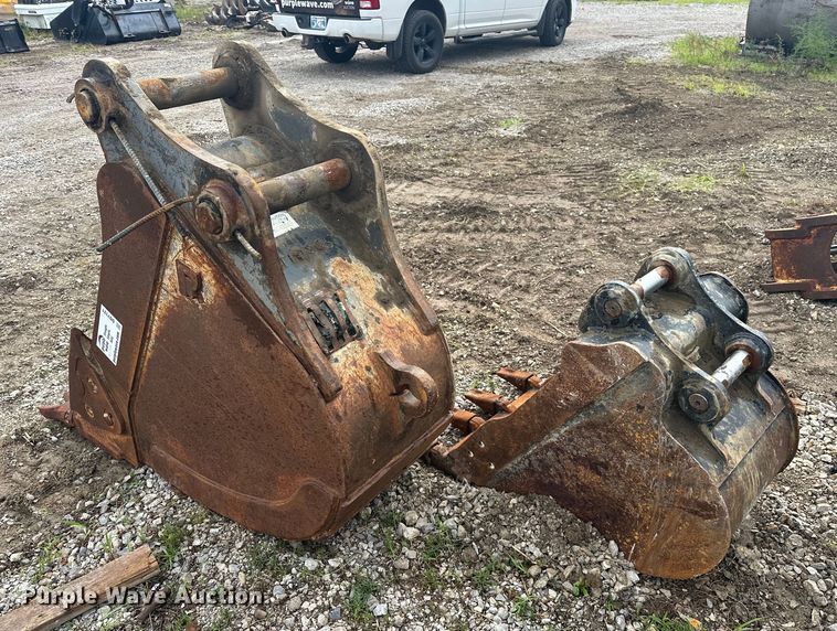 image for item DO7121 (2) excavator buckets