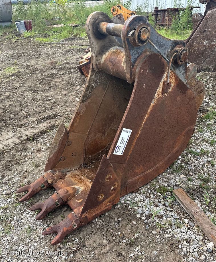 image for item DO7121 (2) excavator buckets