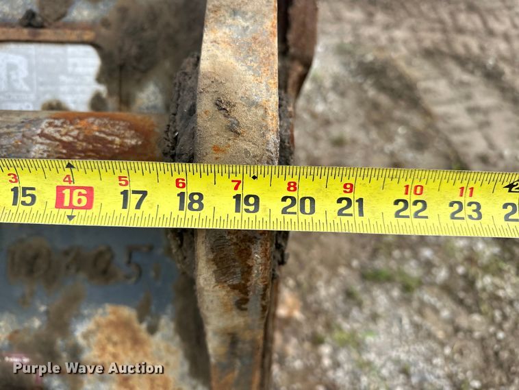 image for item DO7121 (2) excavator buckets