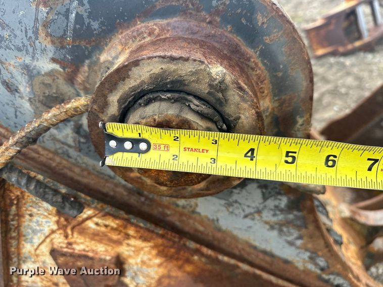 image for item DO7121 (2) excavator buckets