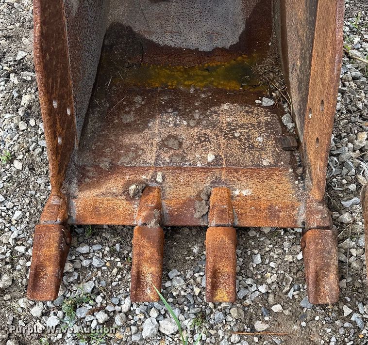 image for item DO7121 (2) excavator buckets