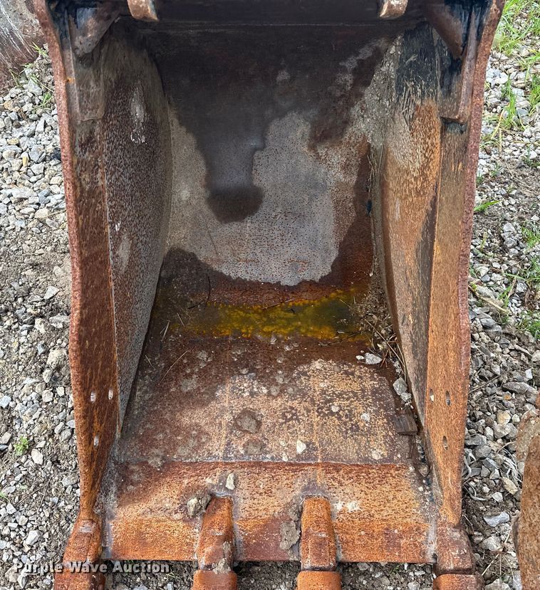 image for item DO7121 (2) excavator buckets