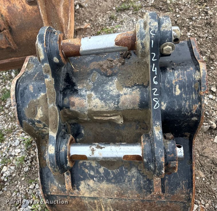 image for item DO7121 (2) excavator buckets