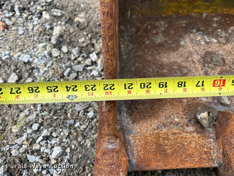 image for item DO7121 (2) excavator buckets