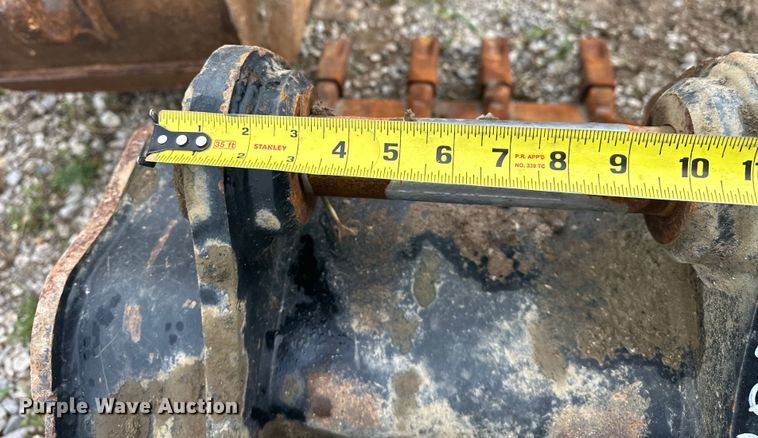 image for item DO7121 (2) excavator buckets