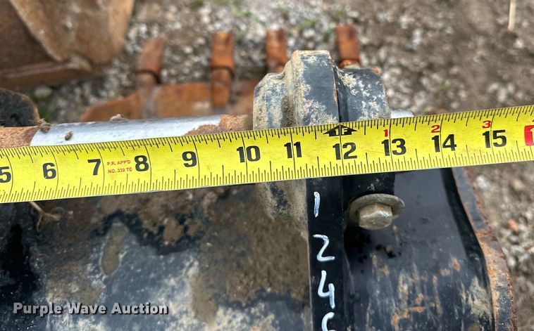 image for item DO7121 (2) excavator buckets