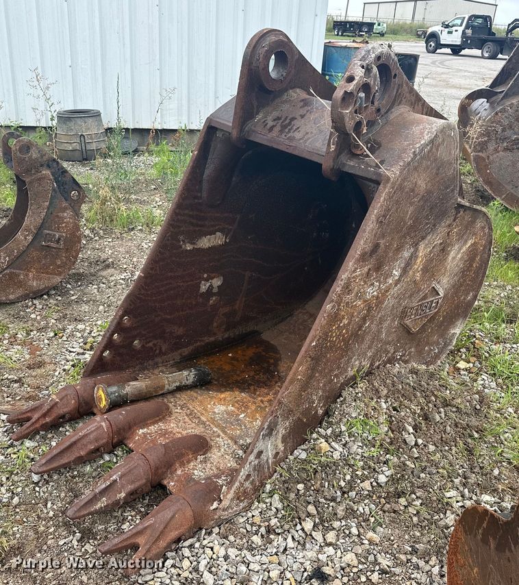 image for item DO7122 Hensley  excavator bucket