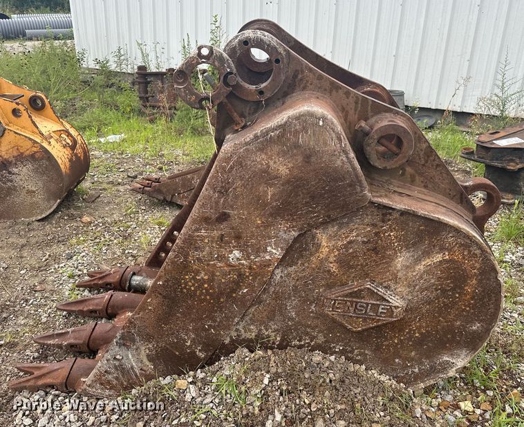 image for item DO7122 Hensley  excavator bucket