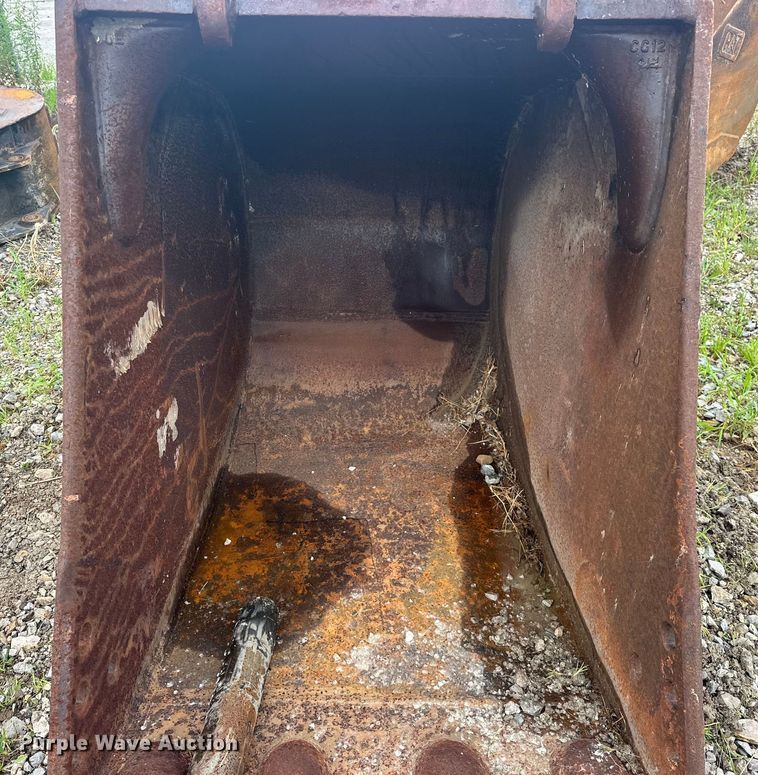 image for item DO7122 Hensley  excavator bucket