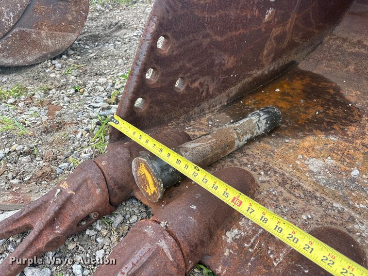 image for item DO7122 Hensley  excavator bucket