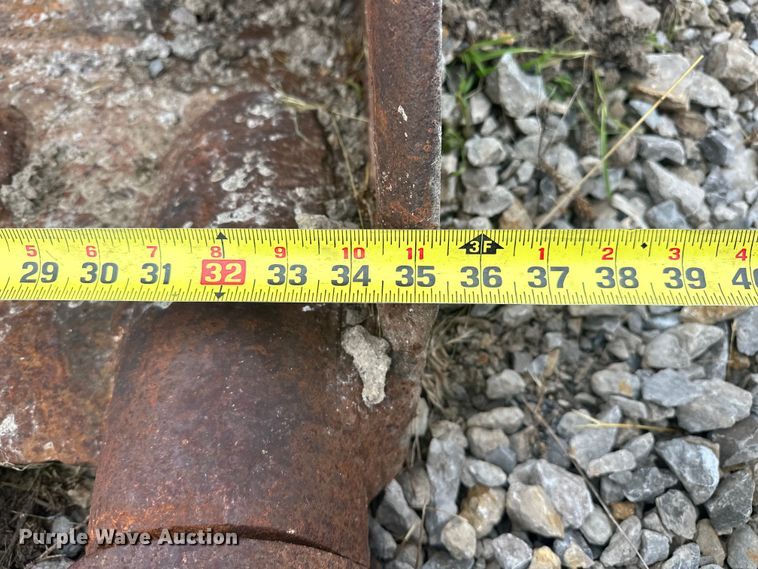 image for item DO7122 Hensley  excavator bucket