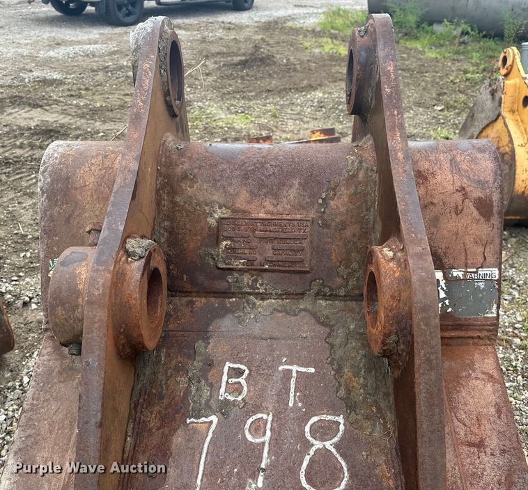 image for item DO7122 Hensley  excavator bucket