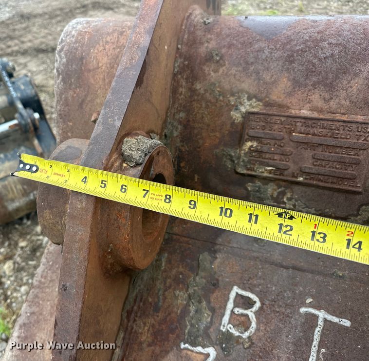 image for item DO7122 Hensley  excavator bucket