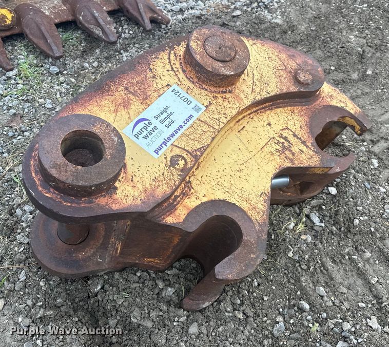 image for item DO7124 Excavator quick coupler