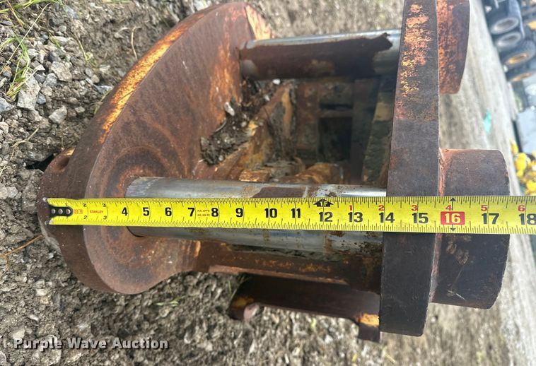 image for item DO7124 Excavator quick coupler