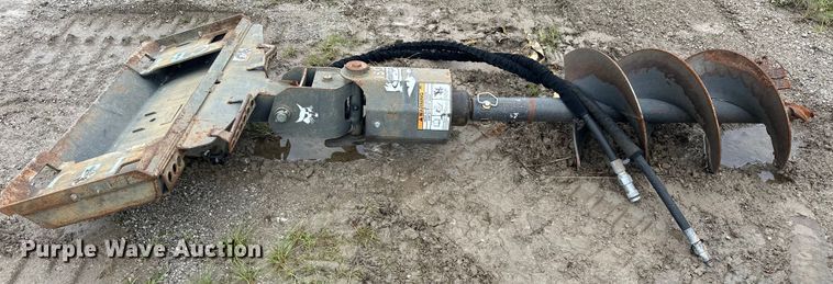 image for item DO7125 2017 Bobcat  15C  skid steer auger