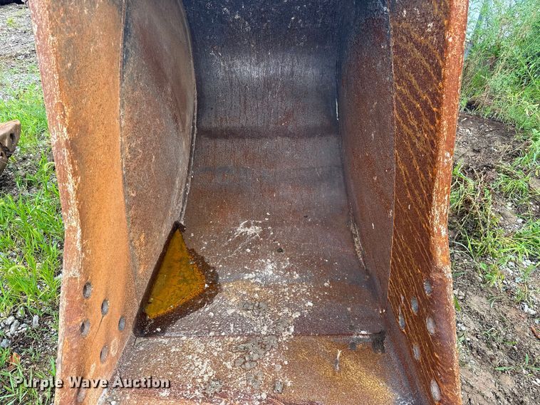 image for item DO7128 Esco  excavator bucket