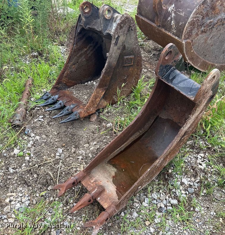 image for item DO7129 (2) Caterpillar excavator buckets