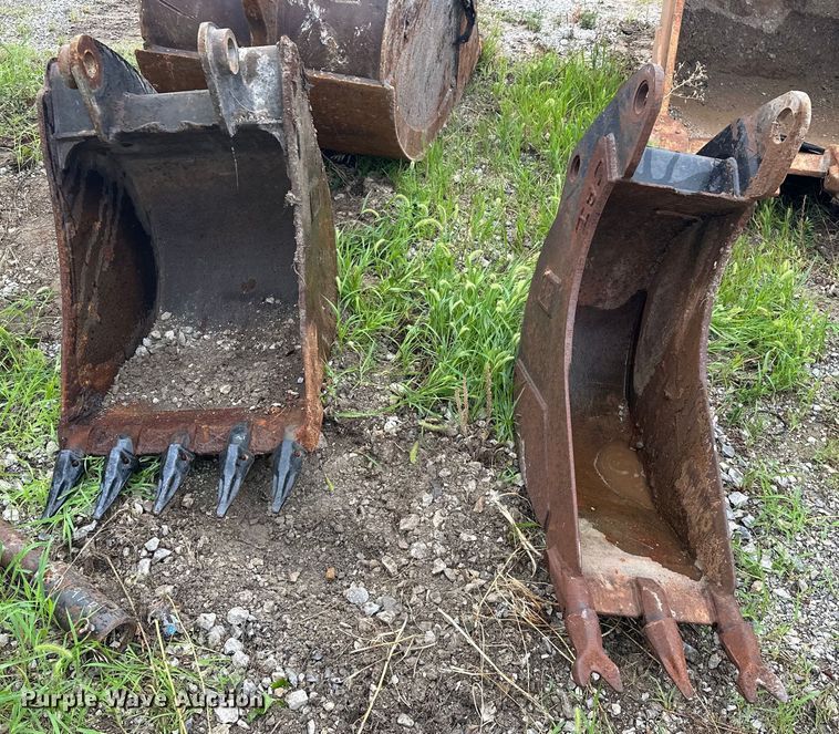 image for item DO7129 (2) Caterpillar excavator buckets