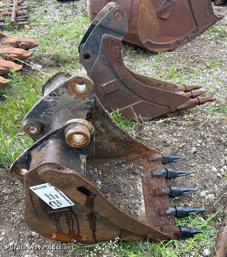 image for item DO7129 (2) Caterpillar excavator buckets