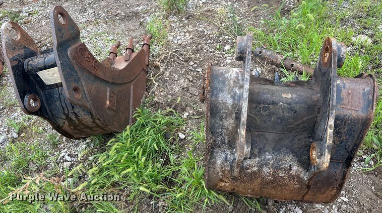 image for item DO7129 (2) Caterpillar excavator buckets