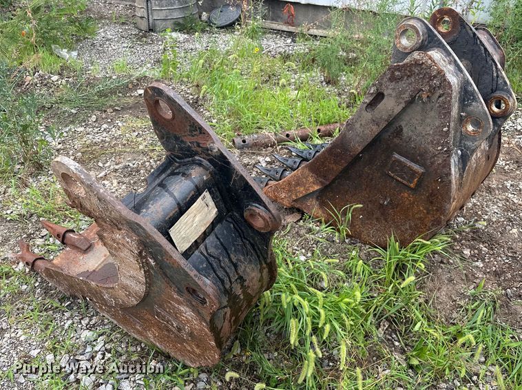 image for item DO7129 (2) Caterpillar excavator buckets