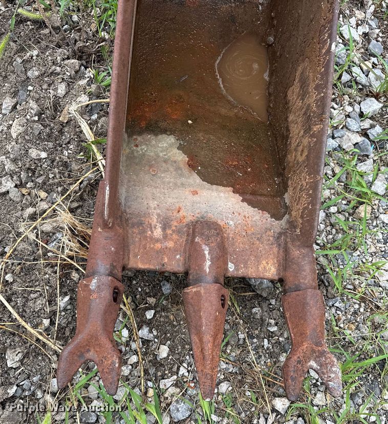 image for item DO7129 (2) Caterpillar excavator buckets