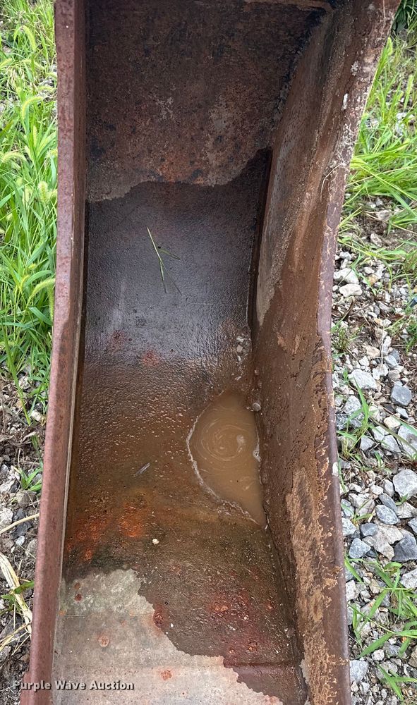 image for item DO7129 (2) Caterpillar excavator buckets