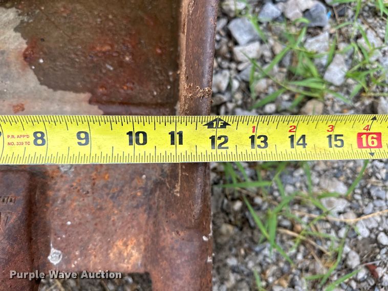 image for item DO7129 (2) Caterpillar excavator buckets