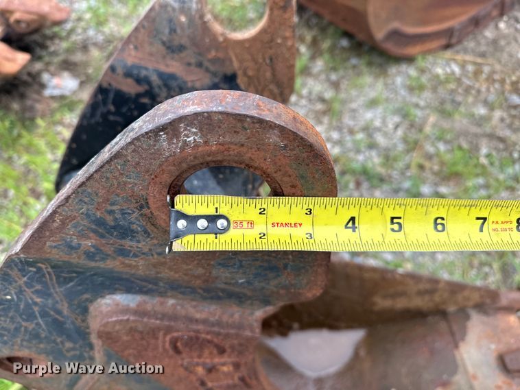 image for item DO7129 (2) Caterpillar excavator buckets