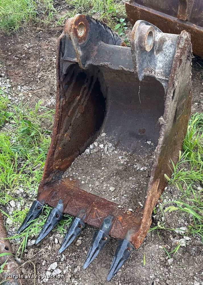 image for item DO7129 (2) Caterpillar excavator buckets