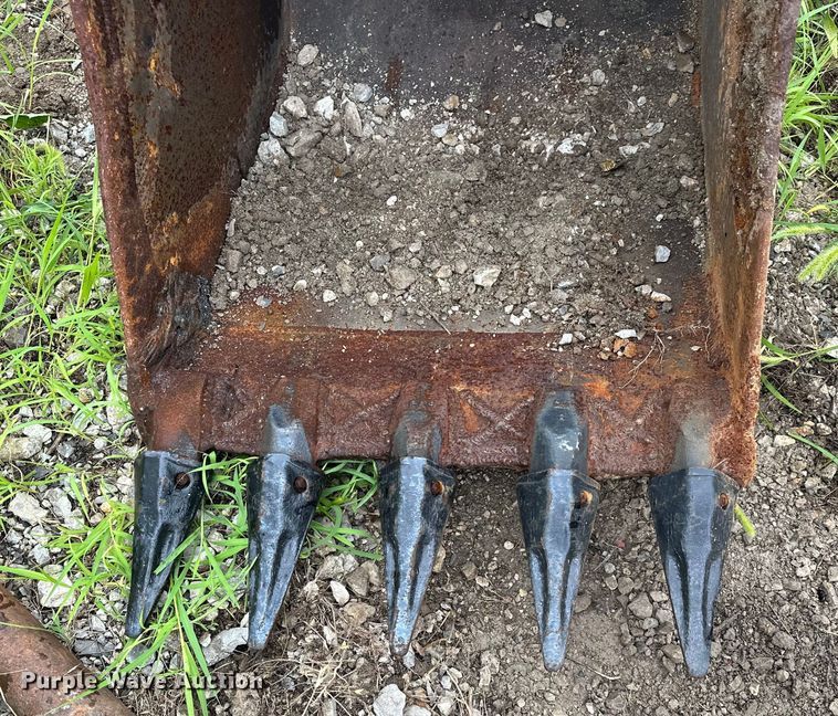 image for item DO7129 (2) Caterpillar excavator buckets