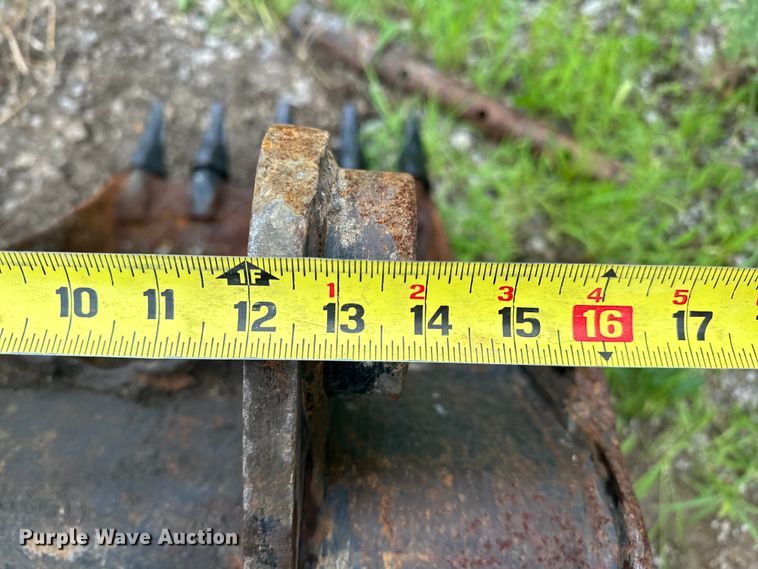 image for item DO7129 (2) Caterpillar excavator buckets