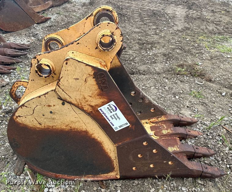 image for item DO7130 Deere Company  JD135 excavator bucket