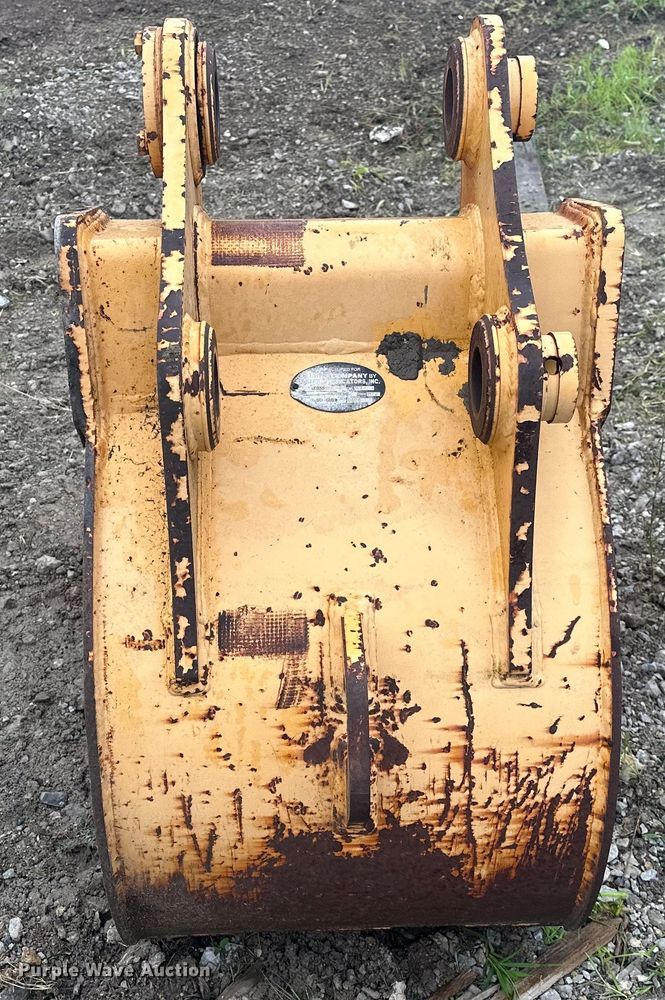 image for item DO7130 Deere Company  JD135 excavator bucket