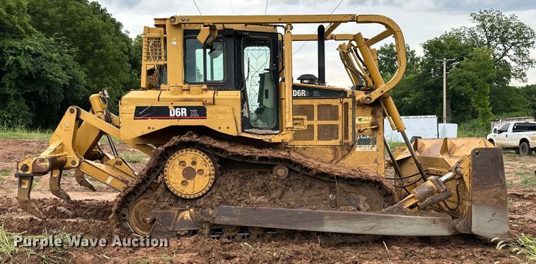 image for item DO7136 2006 Caterpillar  D6R XL dozer