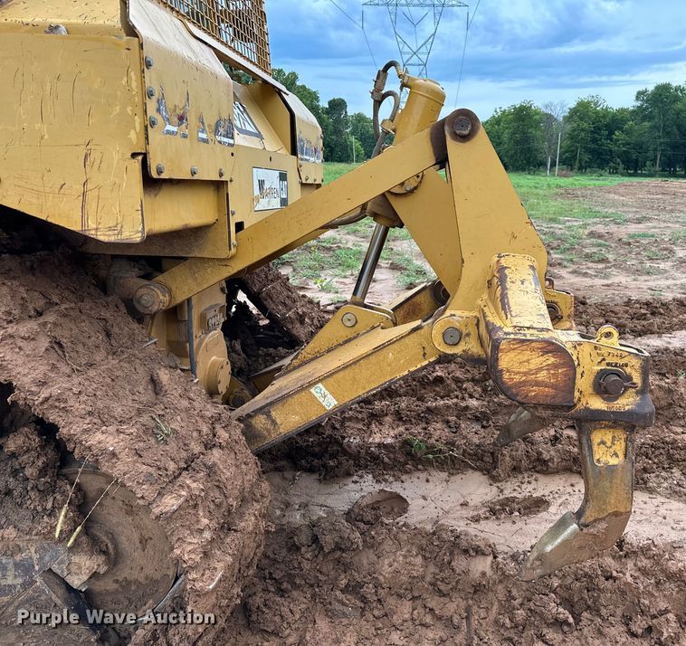 image for item DO7136 2006 Caterpillar  D6R XL dozer