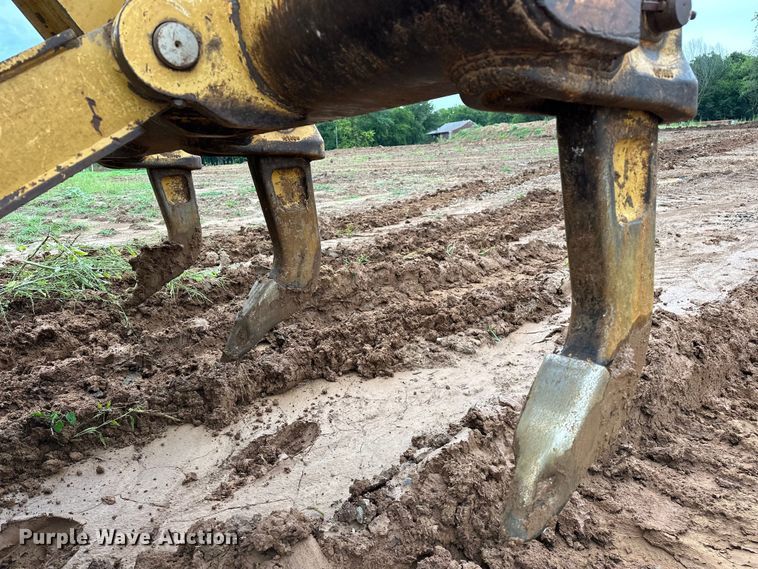 image for item DO7136 2006 Caterpillar  D6R XL dozer