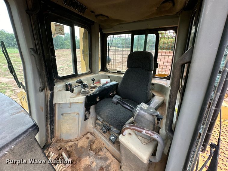 image for item DO7136 2006 Caterpillar  D6R XL dozer