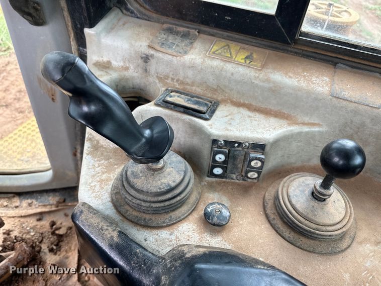 image for item DO7136 2006 Caterpillar  D6R XL dozer