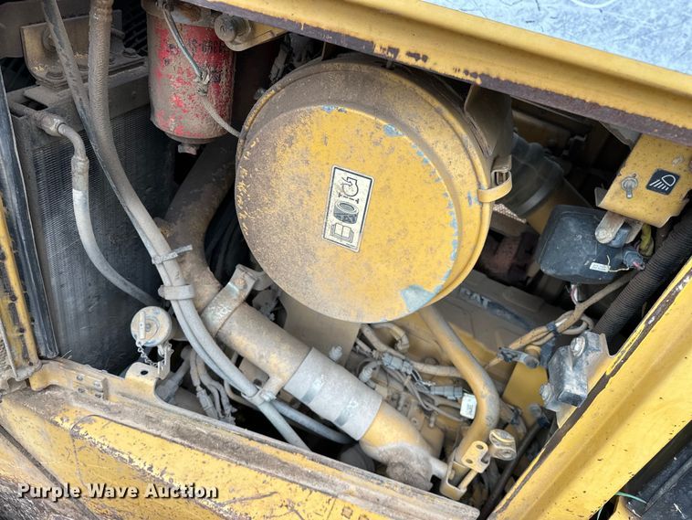 image for item DO7136 2006 Caterpillar  D6R XL dozer