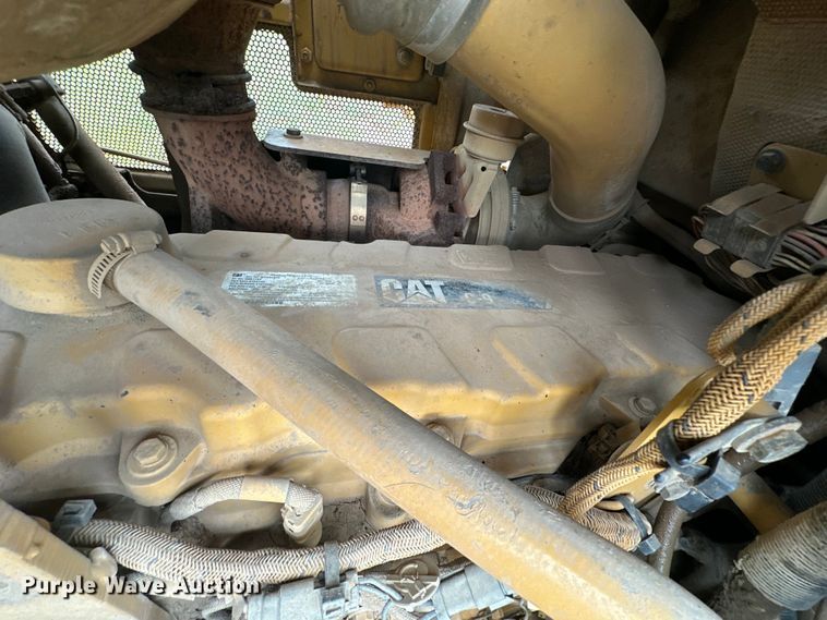 image for item DO7136 2006 Caterpillar  D6R XL dozer