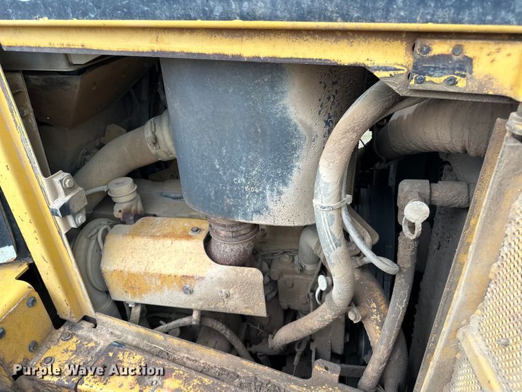 image for item DO7136 2006 Caterpillar  D6R XL dozer