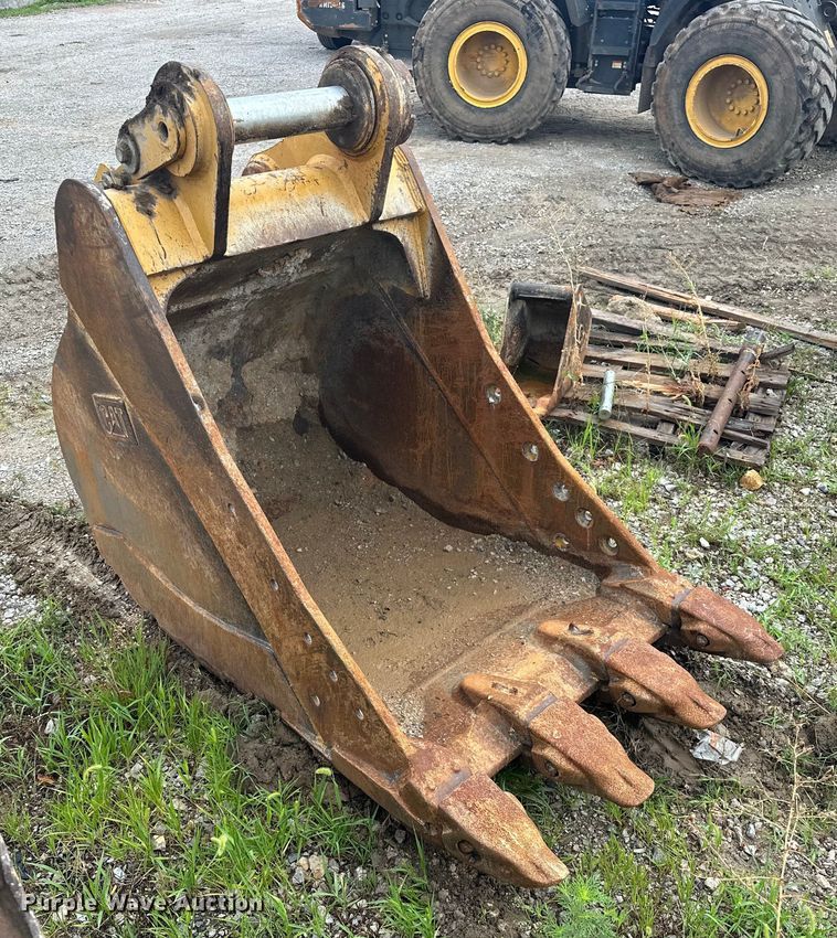 image for item DO7137 Caterpillar  396 excavator bucket