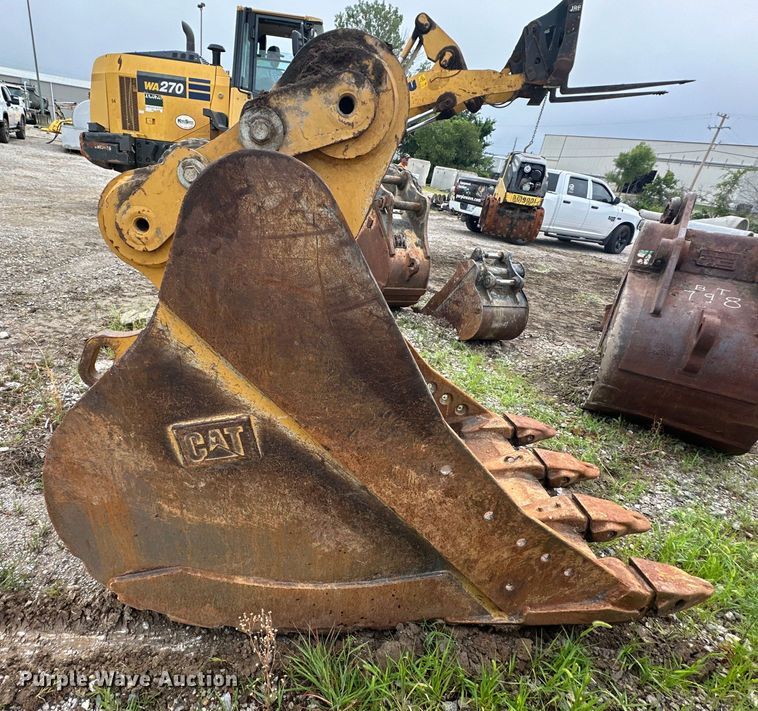 image for item DO7137 Caterpillar  396 excavator bucket