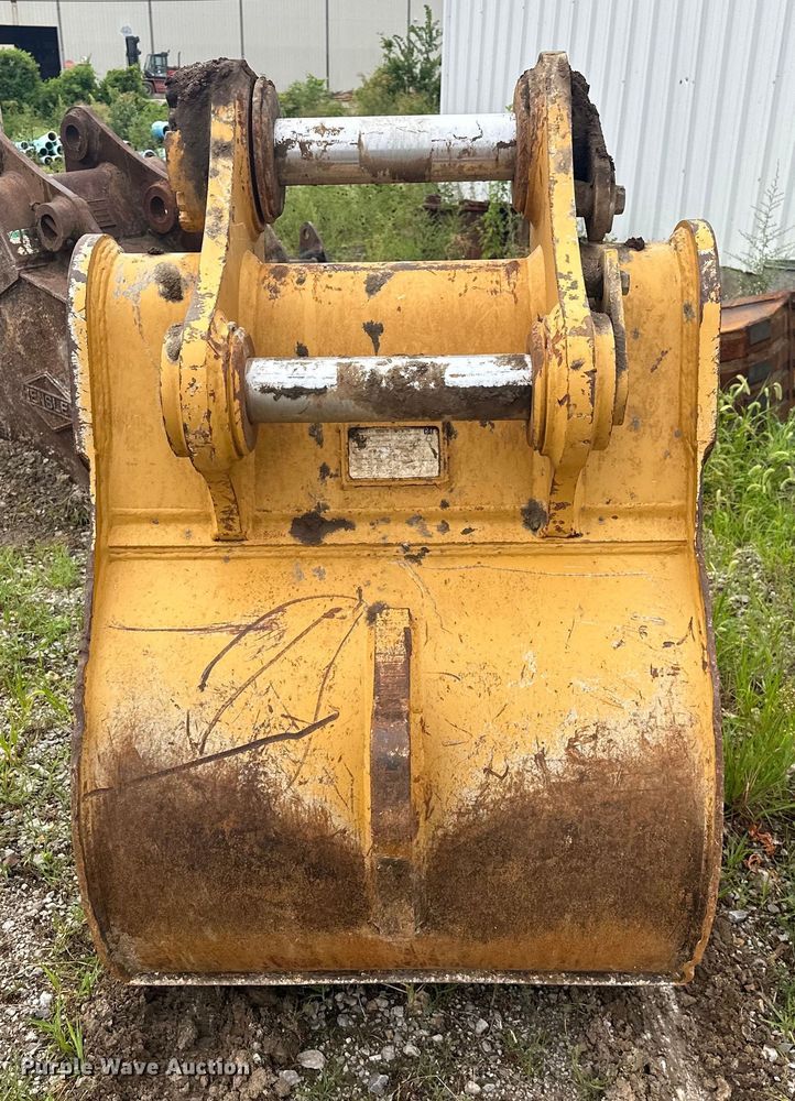 image for item DO7137 Caterpillar  396 excavator bucket
