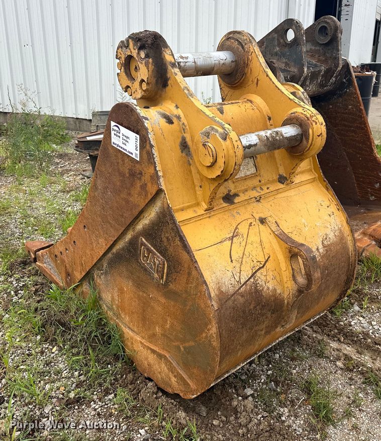 image for item DO7137 Caterpillar  396 excavator bucket